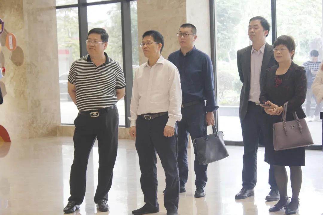 校企合作譜新篇，互利共贏謀發(fā)展 | 廣西大學寧旭初總會計師一行蒞臨皇氏集團交流指導