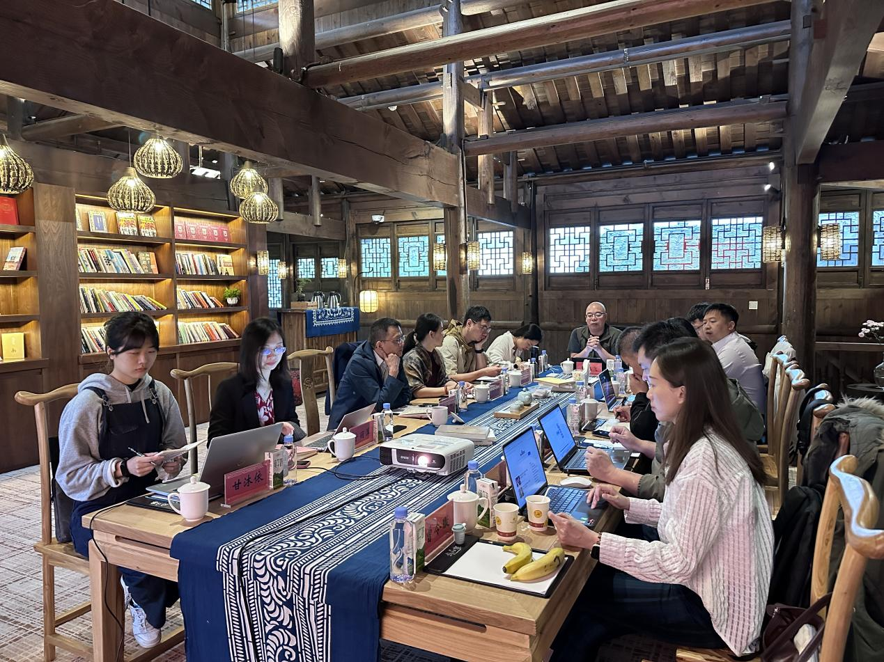審視、轉(zhuǎn)變、闊步未來(lái)丨皇氏乳業(yè)集團(tuán)召開“優(yōu)化西南市場(chǎng)調(diào)整存量投資，加重華東市場(chǎng)打造增長(zhǎng)動(dòng)能”專題戰(zhàn)略研討會(huì)