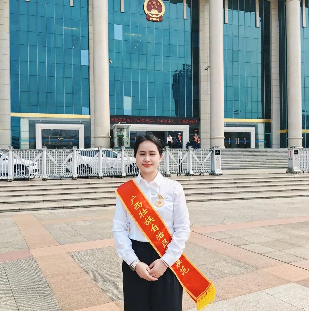 樹標(biāo)桿，立榜樣丨皇氏集團(tuán)石愛萍同志榮獲“廣西壯族自治區(qū)勞動(dòng)模范”稱號(hào)！