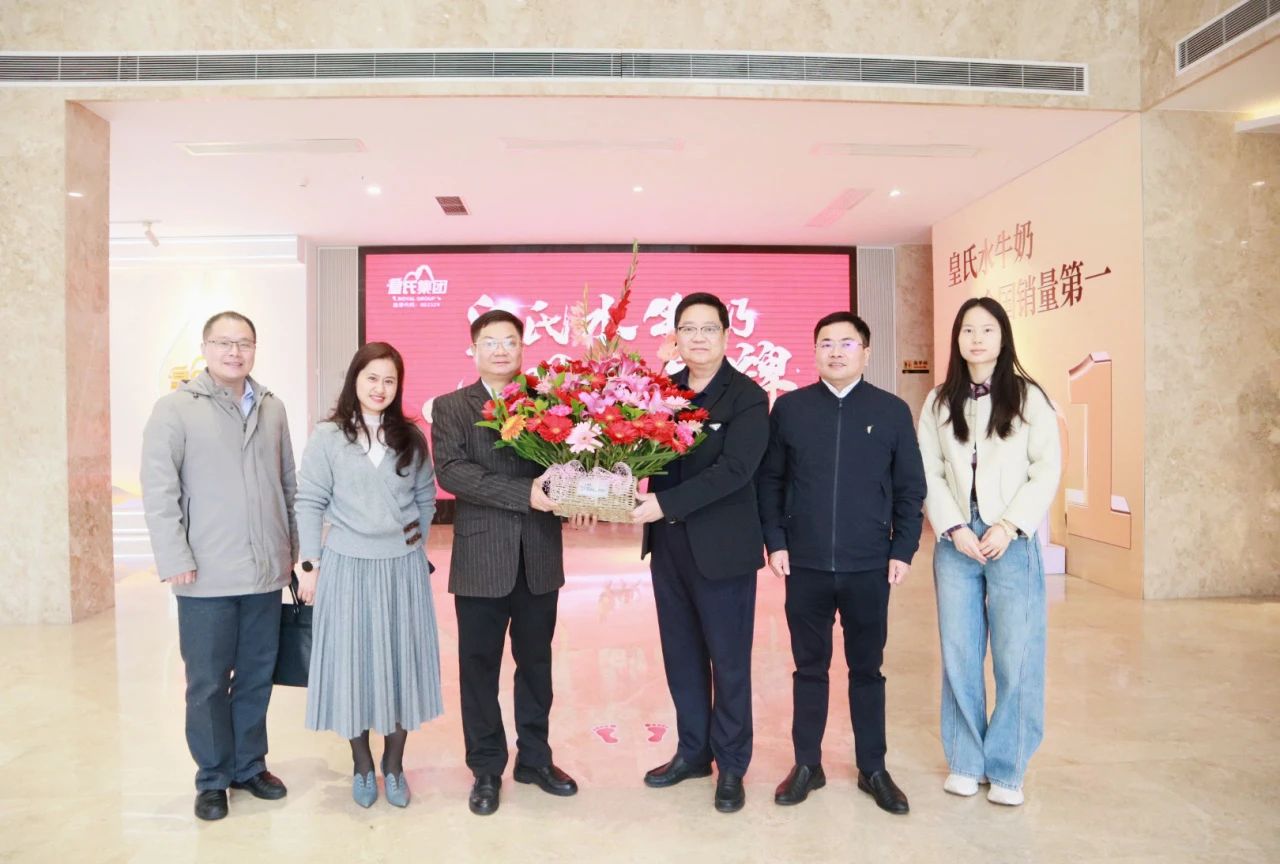 自治區(qū)工商聯(lián)黨組成員、副主席蔡家東到皇氏集團(tuán)開展春節(jié)走訪慰問活動(dòng)